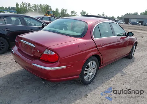 2004 Jaguar S-Type 4.2 z USA, uszkodzony, nr VIN SAJEA01U44HM96417